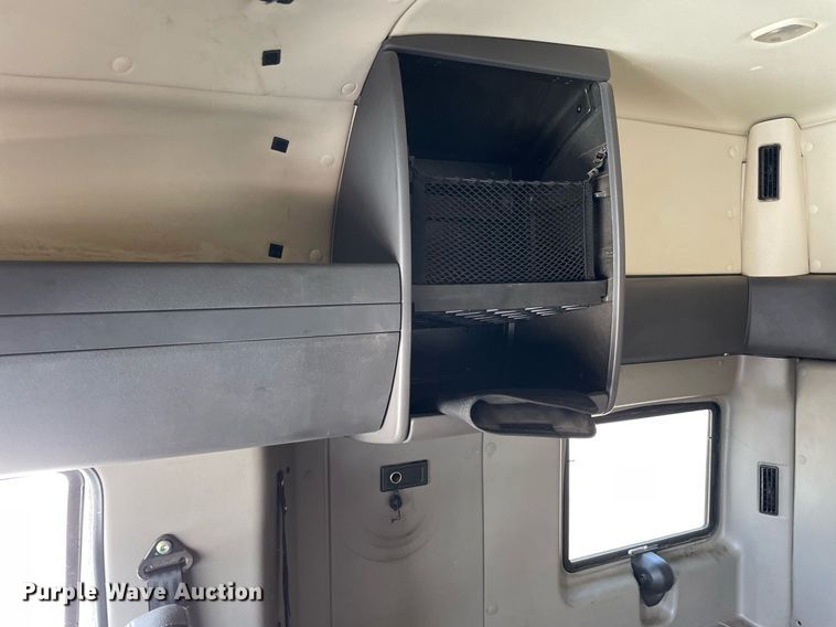 image for item LJ9715 2016 International ProStar Plus 122  semi truck