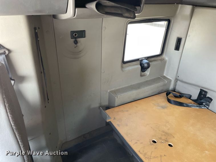 image for item LJ9715 2016 International ProStar Plus 122  semi truck