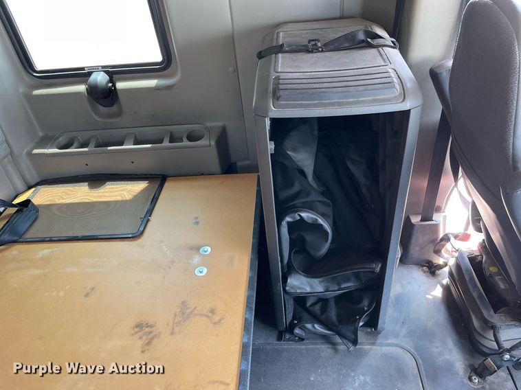 image for item LJ9715 2016 International ProStar Plus 122  semi truck