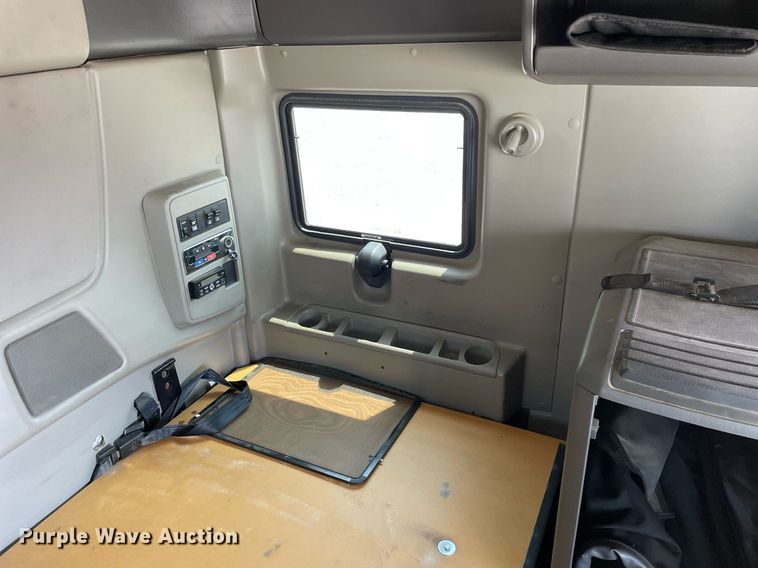 image for item LJ9715 2016 International ProStar Plus 122  semi truck