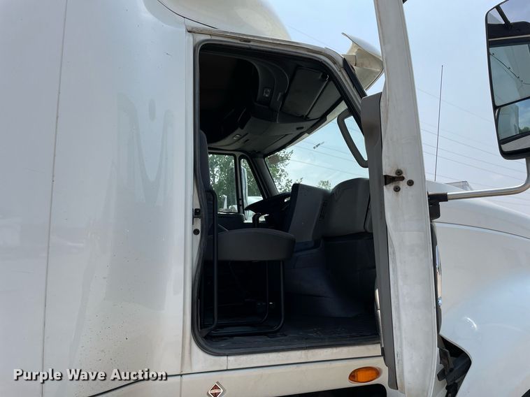 image for item LJ9715 2016 International ProStar Plus 122  semi truck