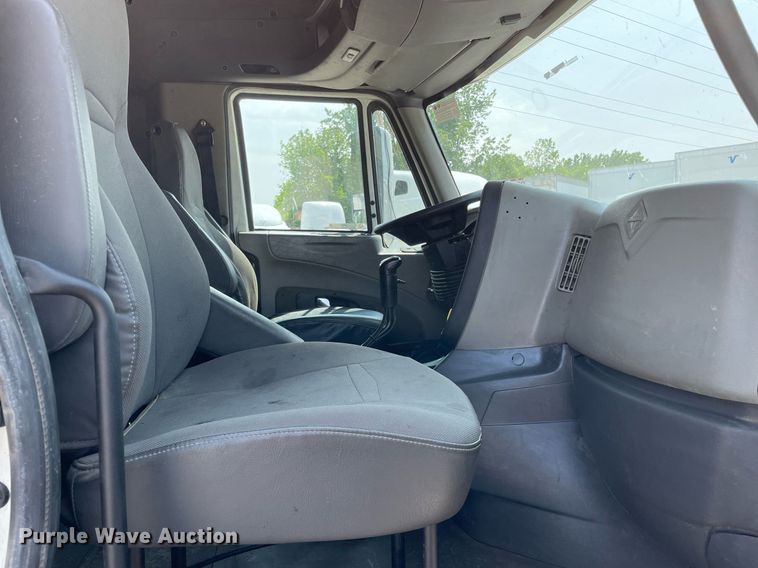 image for item LJ9715 2016 International ProStar Plus 122  semi truck