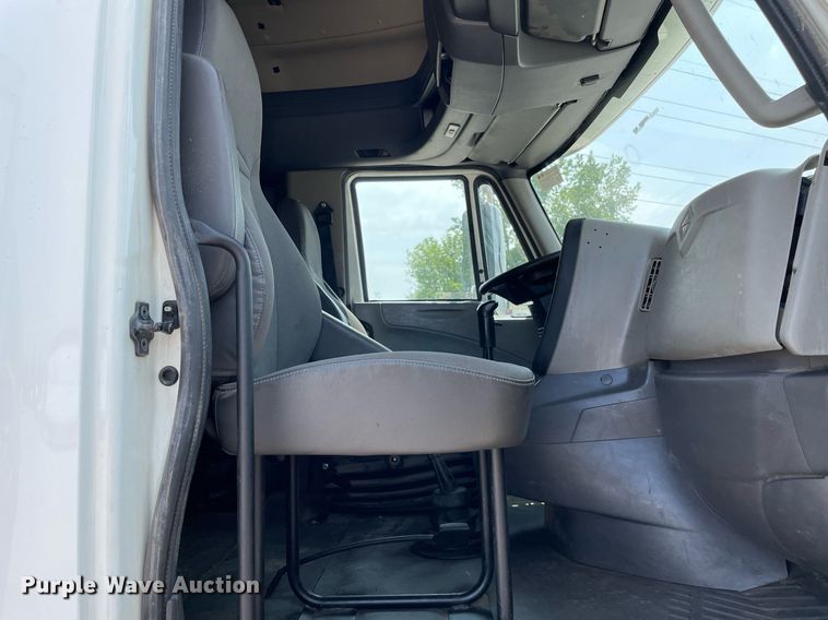 image for item LJ9715 2016 International ProStar Plus 122  semi truck