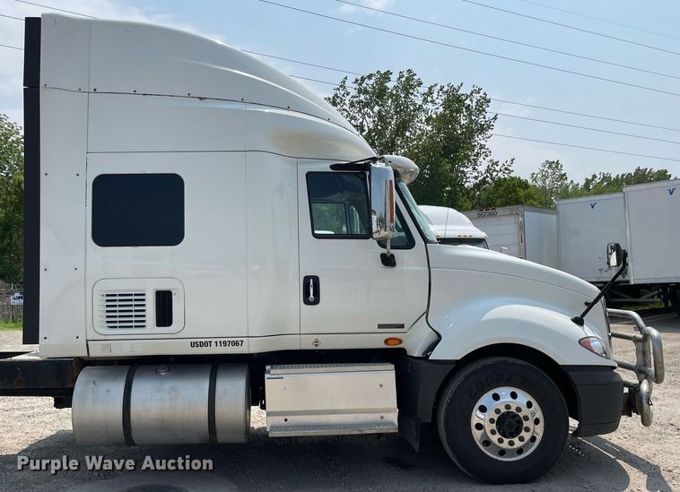 image for item LJ9715 2016 International ProStar Plus 122  semi truck