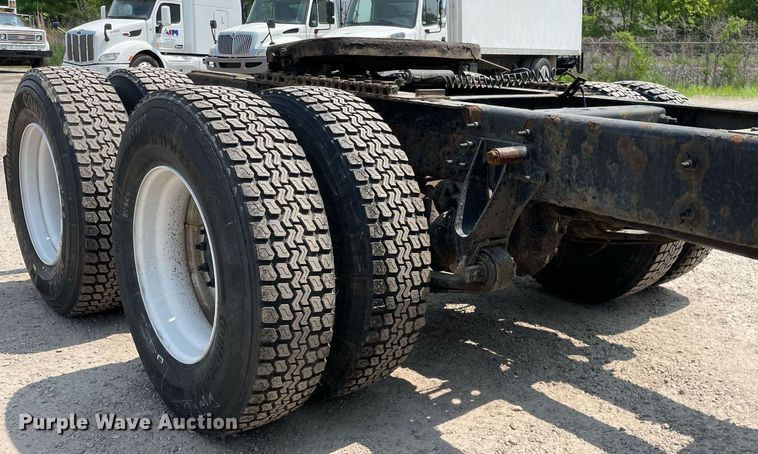 image for item LJ9715 2016 International ProStar Plus 122  semi truck