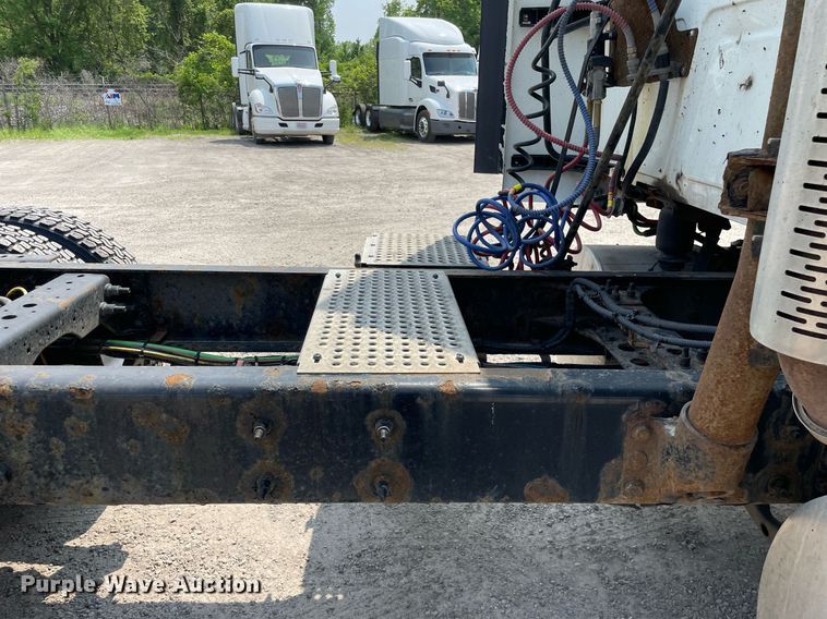 image for item LJ9715 2016 International ProStar Plus 122  semi truck