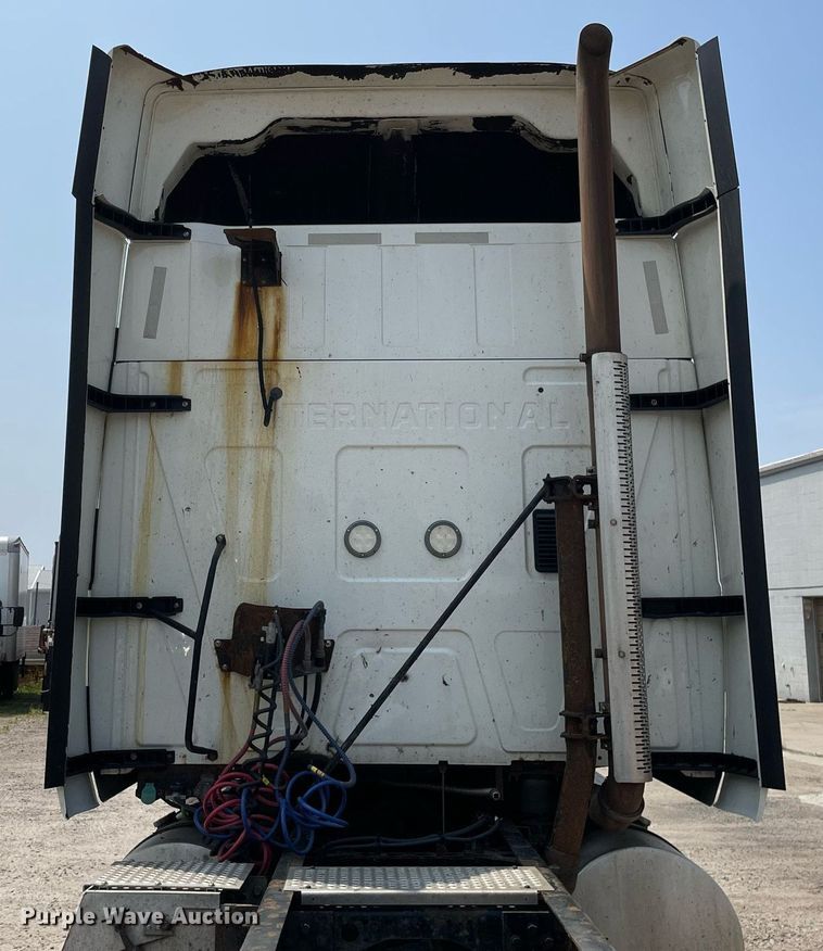 image for item LJ9715 2016 International ProStar Plus 122  semi truck