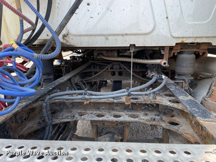 image for item LJ9715 2016 International ProStar Plus 122  semi truck