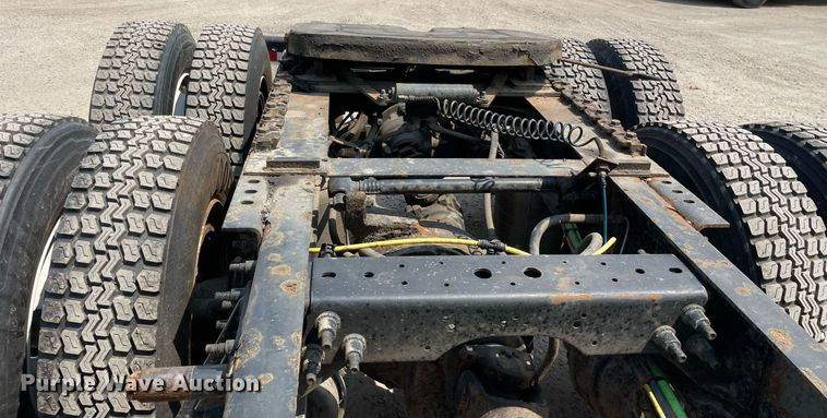 image for item LJ9715 2016 International ProStar Plus 122  semi truck