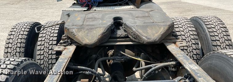 image for item LJ9715 2016 International ProStar Plus 122  semi truck