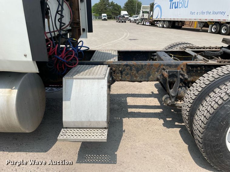 image for item LJ9715 2016 International ProStar Plus 122  semi truck