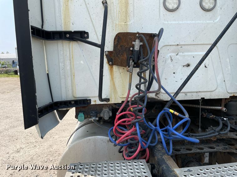 image for item LJ9715 2016 International ProStar Plus 122  semi truck