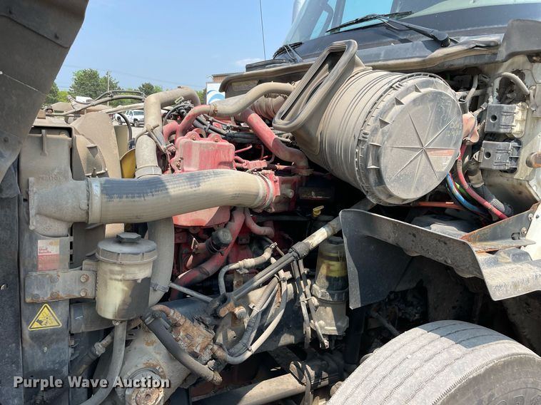 image for item LJ9715 2016 International ProStar Plus 122  semi truck