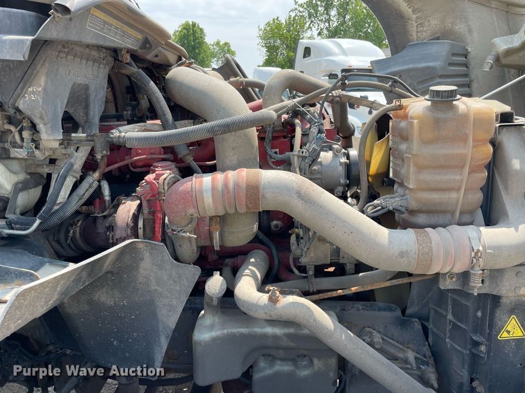 image for item LJ9715 2016 International ProStar Plus 122  semi truck