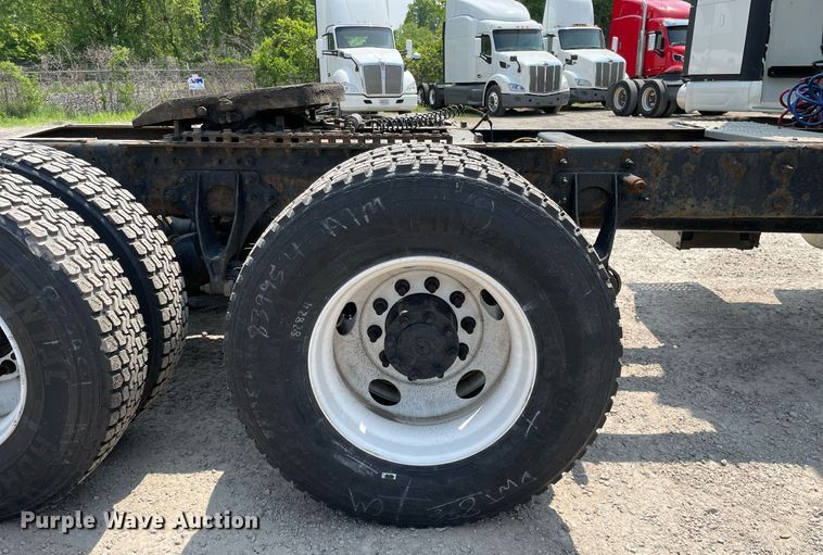 image for item LJ9715 2016 International ProStar Plus 122  semi truck