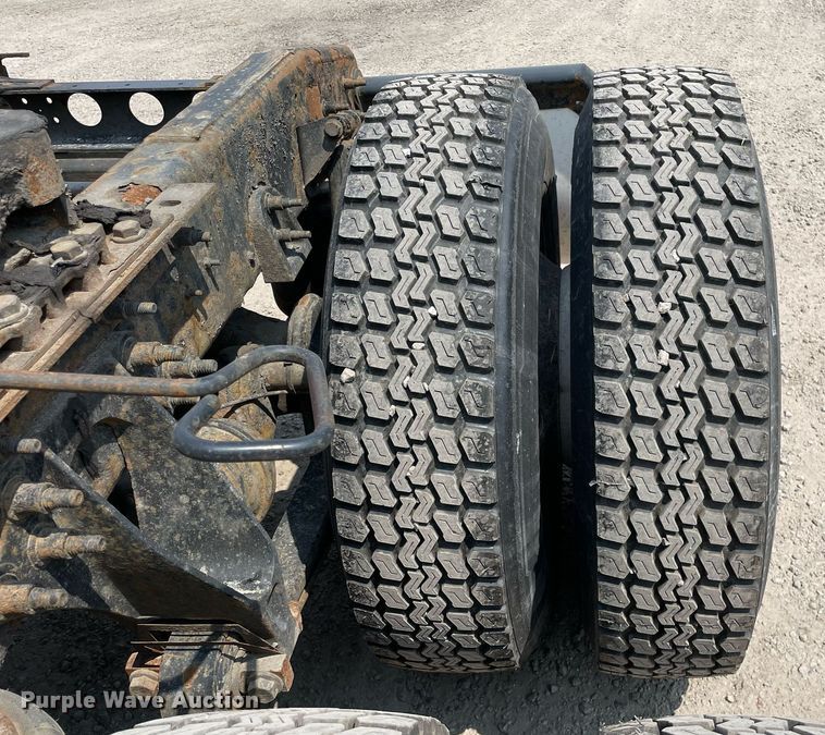 image for item LJ9715 2016 International ProStar Plus 122  semi truck