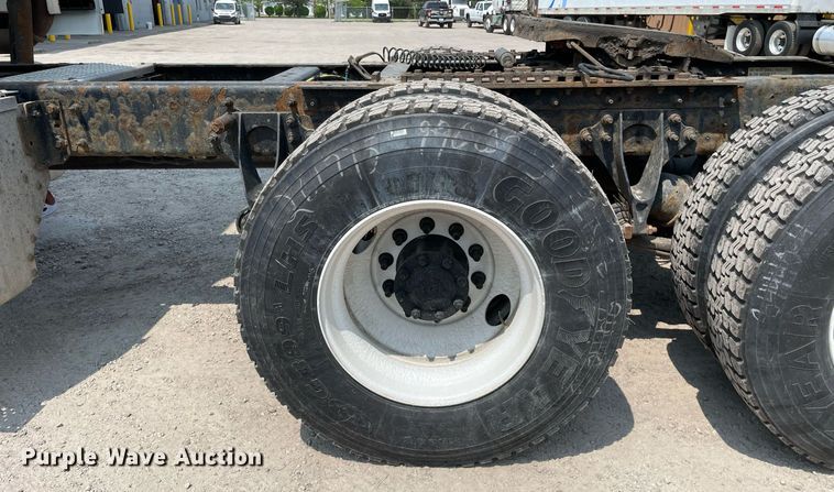 image for item LJ9715 2016 International ProStar Plus 122  semi truck