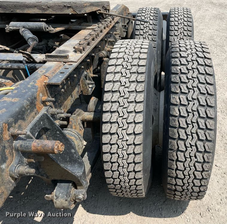 image for item LJ9715 2016 International ProStar Plus 122  semi truck