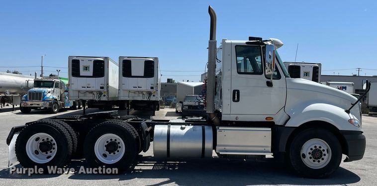 image for item LJ9721 2016 International ProStar Plus 122  semi truck