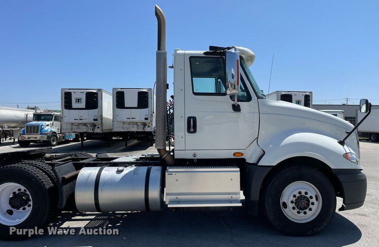 image for item LJ9721 2016 International ProStar Plus 122  semi truck