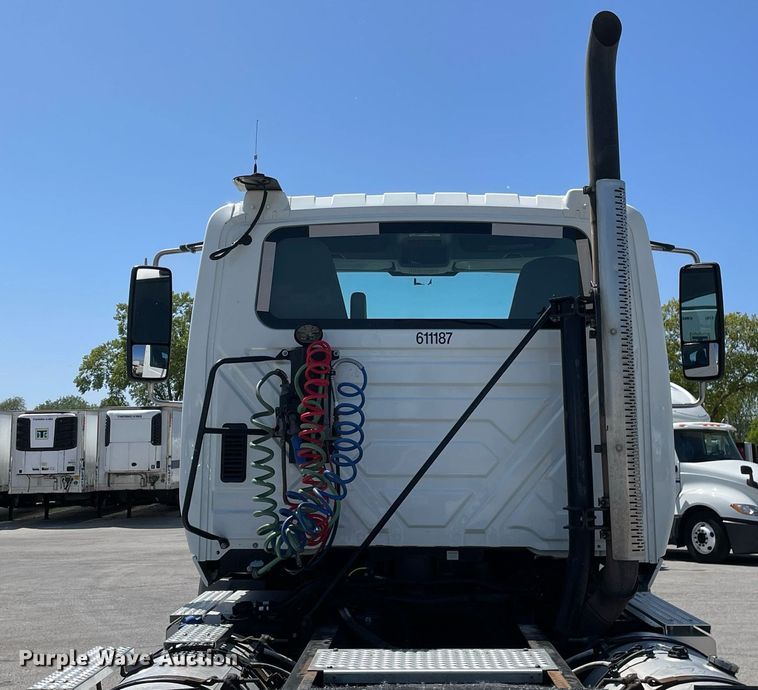 image for item LJ9721 2016 International ProStar Plus 122  semi truck