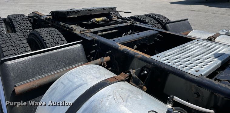 image for item LJ9721 2016 International ProStar Plus 122  semi truck