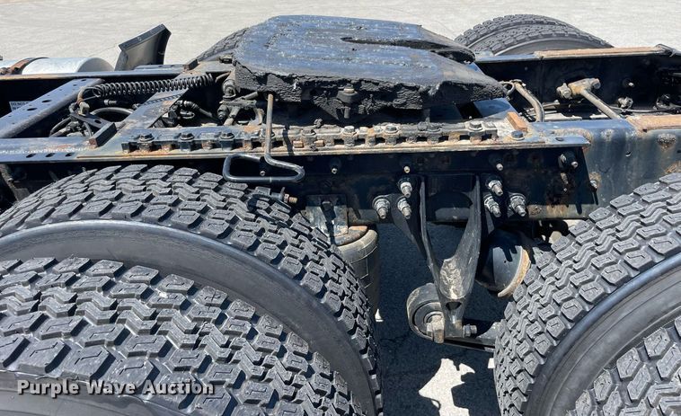 image for item LJ9721 2016 International ProStar Plus 122  semi truck