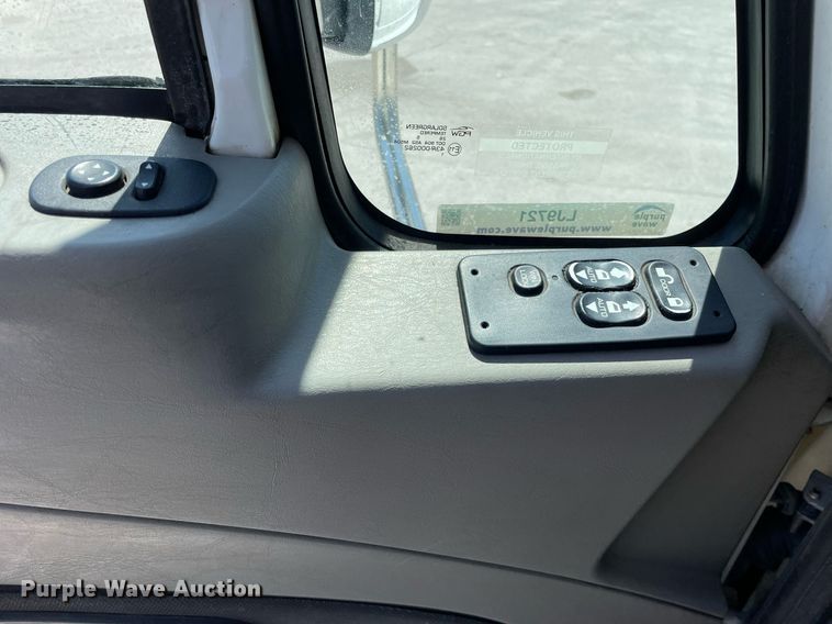 image for item LJ9721 2016 International ProStar Plus 122  semi truck