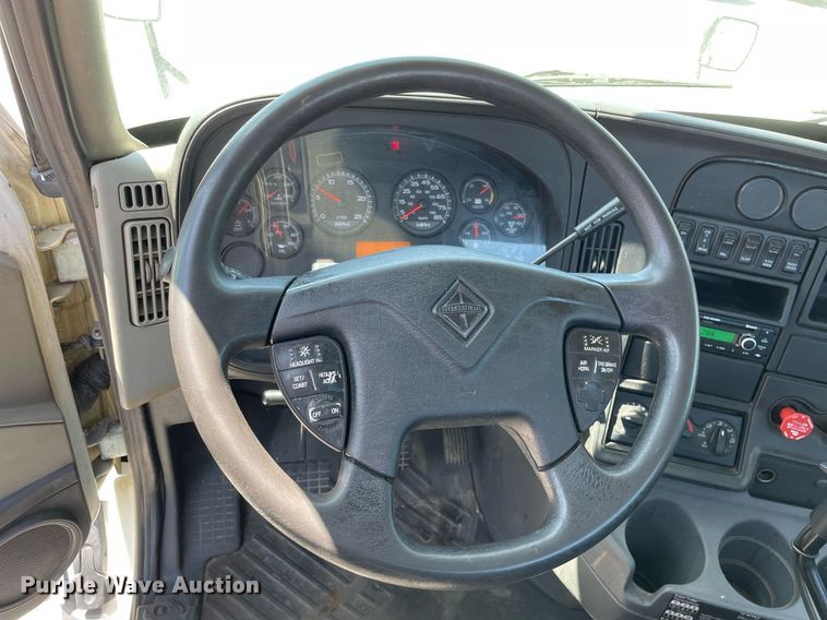 image for item LJ9721 2016 International ProStar Plus 122  semi truck