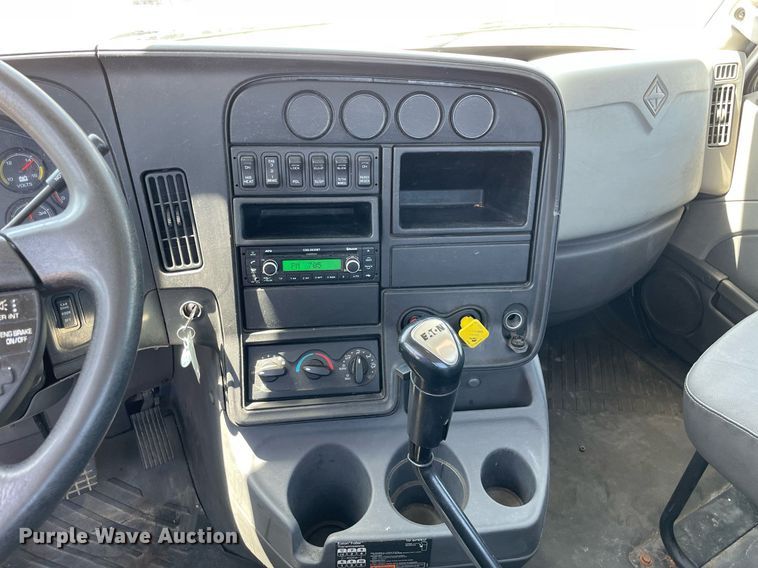 image for item LJ9721 2016 International ProStar Plus 122  semi truck