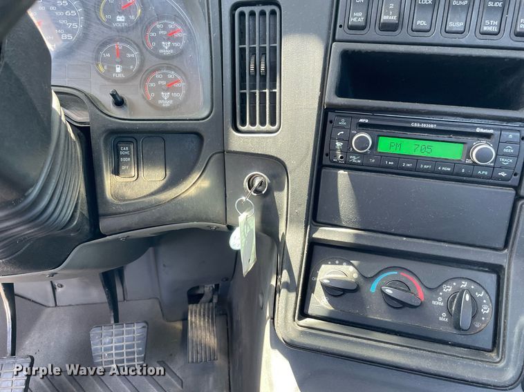 image for item LJ9721 2016 International ProStar Plus 122  semi truck