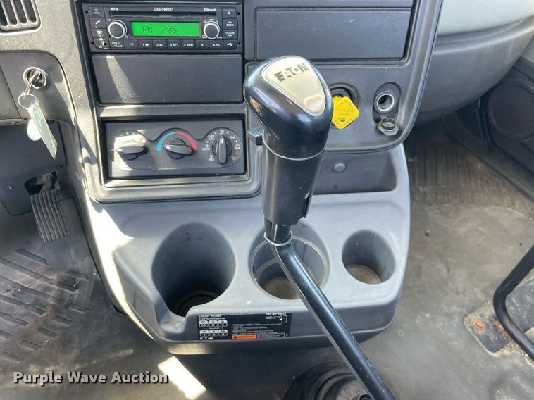 image for item LJ9721 2016 International ProStar Plus 122  semi truck