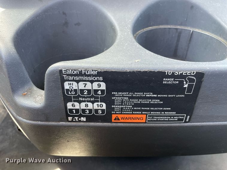 image for item LJ9721 2016 International ProStar Plus 122  semi truck