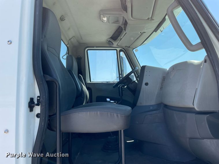 image for item LJ9721 2016 International ProStar Plus 122  semi truck