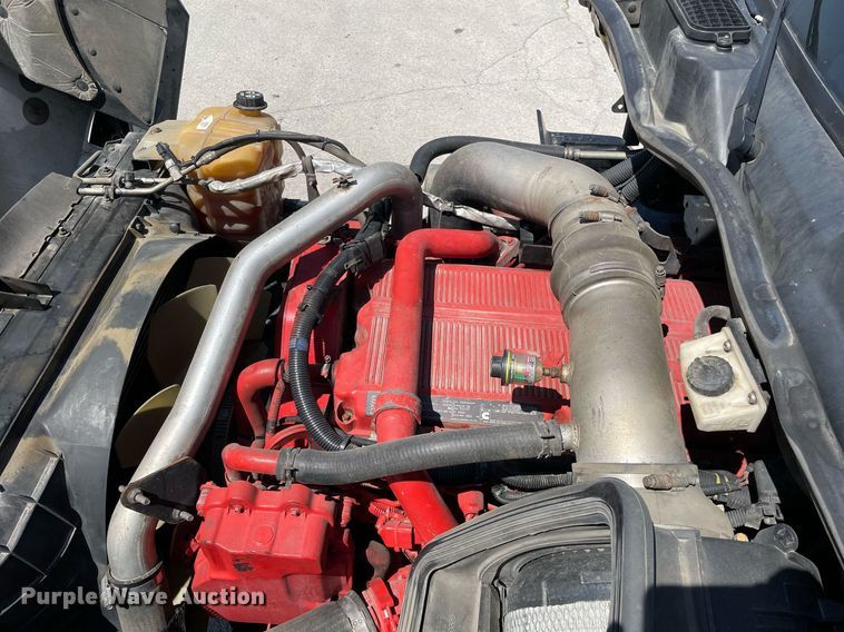 image for item LJ9721 2016 International ProStar Plus 122  semi truck