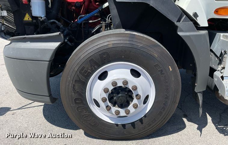 image for item LJ9721 2016 International ProStar Plus 122  semi truck