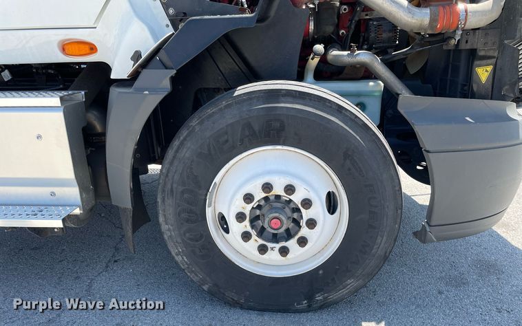 image for item LJ9721 2016 International ProStar Plus 122  semi truck