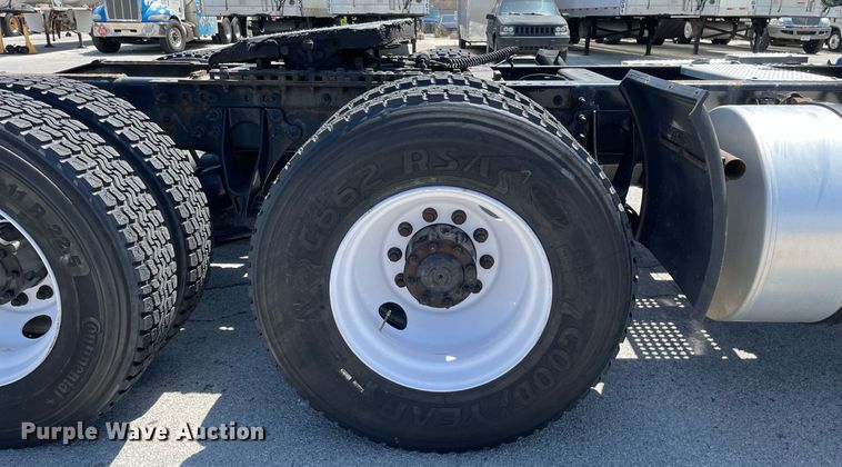 image for item LJ9721 2016 International ProStar Plus 122  semi truck