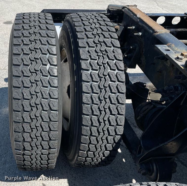 image for item LJ9721 2016 International ProStar Plus 122  semi truck