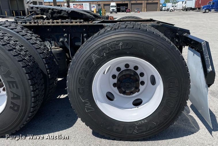 image for item LJ9721 2016 International ProStar Plus 122  semi truck