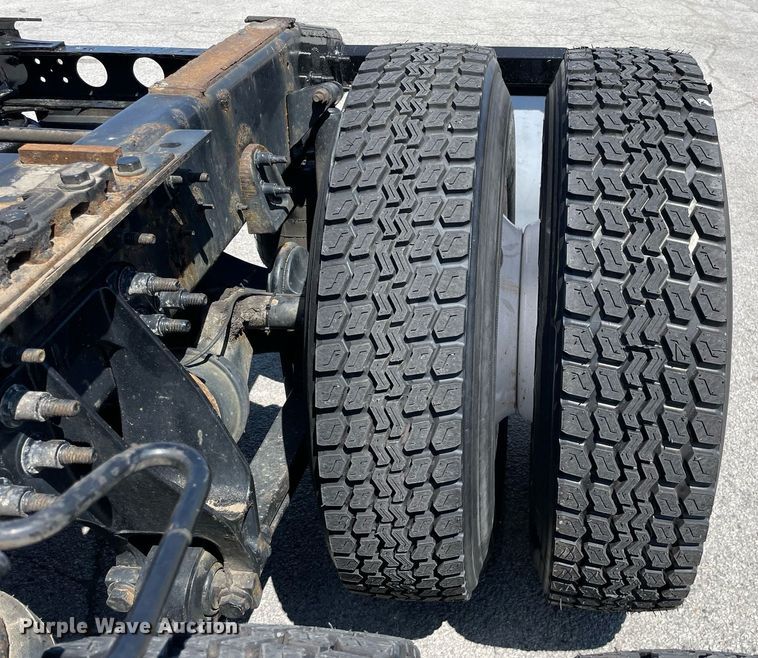 image for item LJ9721 2016 International ProStar Plus 122  semi truck