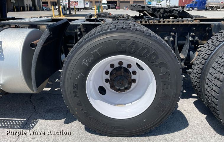 image for item LJ9721 2016 International ProStar Plus 122  semi truck