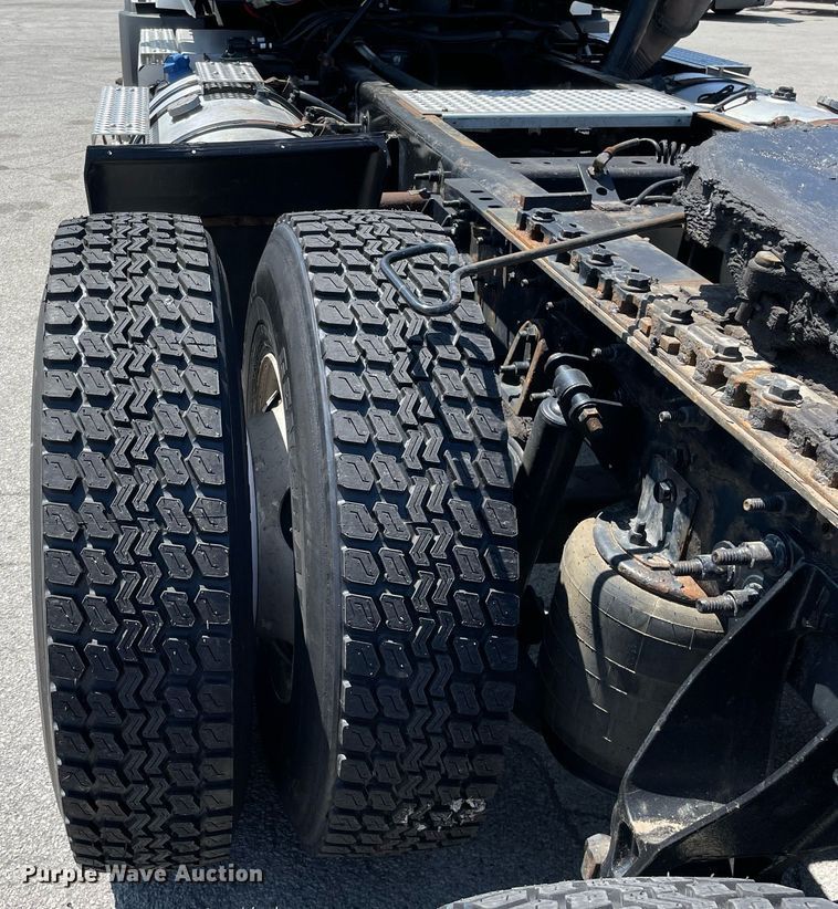 image for item LJ9721 2016 International ProStar Plus 122  semi truck