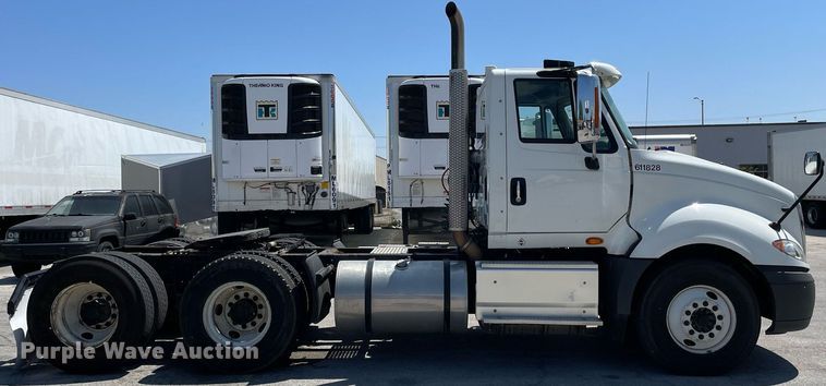 image for item LJ9722 2016 International ProStar Plus 122  semi truck