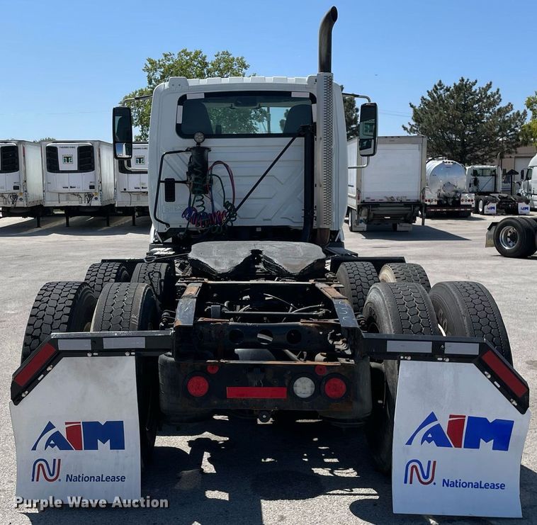 image for item LJ9722 2016 International ProStar Plus 122  semi truck