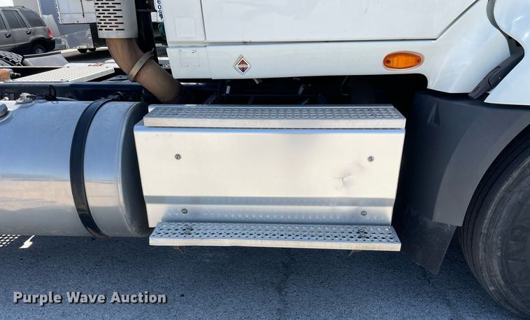 image for item LJ9722 2016 International ProStar Plus 122  semi truck