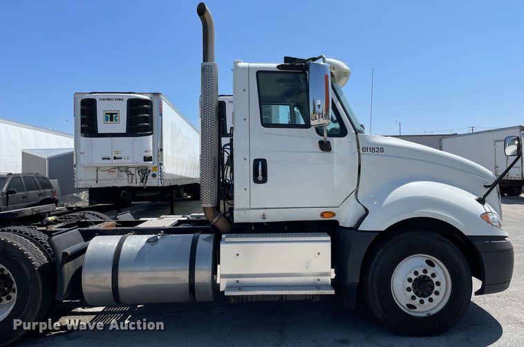 image for item LJ9722 2016 International ProStar Plus 122  semi truck