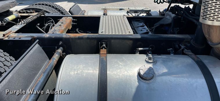 image for item LJ9722 2016 International ProStar Plus 122  semi truck