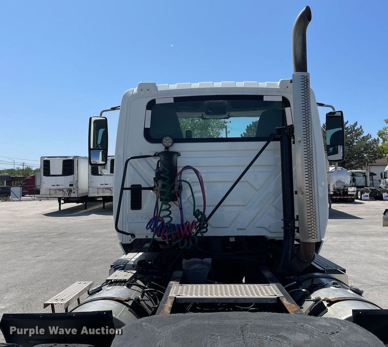 image for item LJ9722 2016 International ProStar Plus 122  semi truck