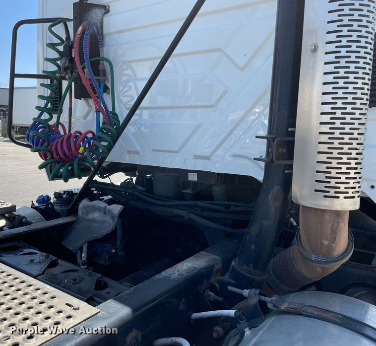 image for item LJ9722 2016 International ProStar Plus 122  semi truck